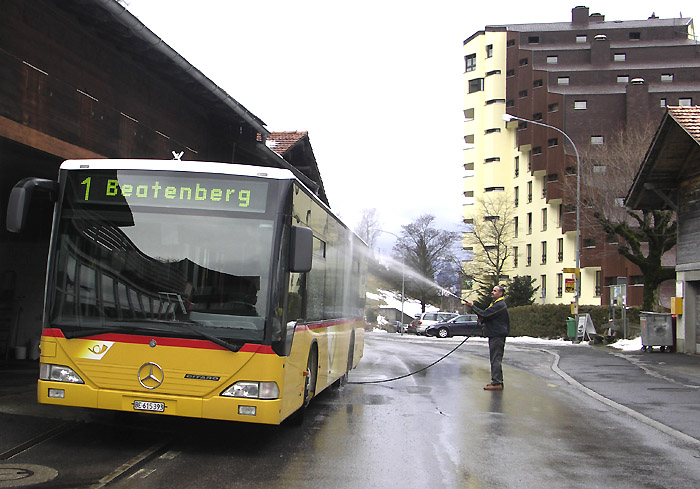 Postauto waschen / Foto: Heinz Rieder