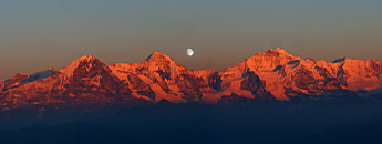 » Alpenglühen vom Gemmenalphorn gesehen / Foto: F.Bieri