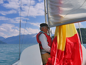 Erich Kellenberger beim Spinaker setzen / Foto: Heinz Rieder