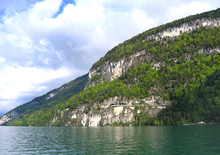 Beatenberg-Sundlauenen / Road Thun-Interlaken / Photo: Heinz Rieder